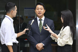 [포토]법원 "정치자금법 위반 혐의 오세훈, 벌금 1000만원"                                                                                                                                       