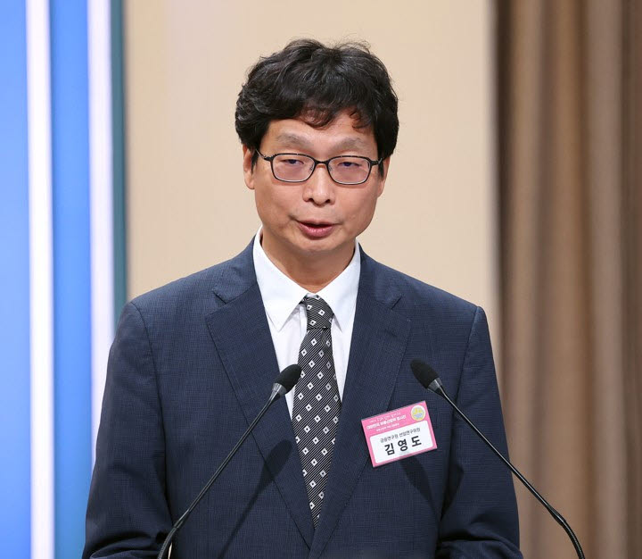 “실수요자 대출규제 제한적 완화…고액대출엔 부담금 검토”