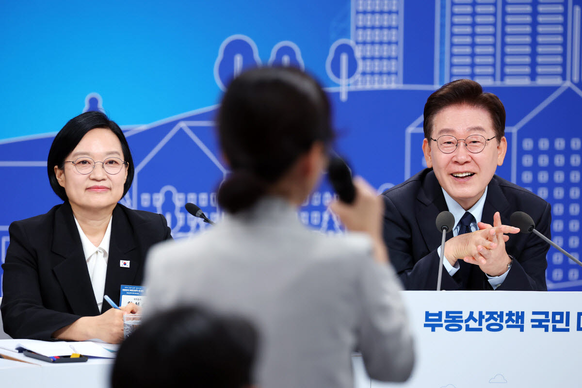 李대통령 “전세대출이 집값 폭등 원인…핀셋 지원이 정답”