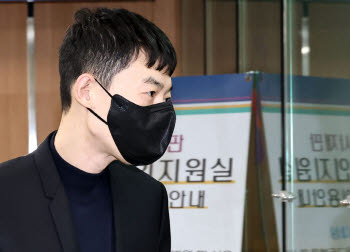 검찰, '문항 거래' 현우진 1심 징역 1년 구형…"공교육 신뢰 훼손"