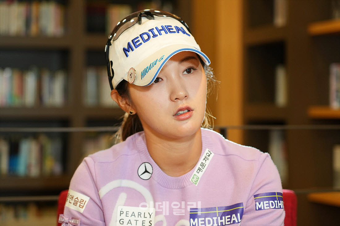 박현경,때론 진지하게 답변해요                                                                                                                                                                     