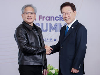 젠슨 황, SK와 5천억달러 파트너십 발표...삼성·현대차와도 협력