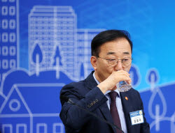 "상가·사무실 공실, 청년주택으로"…국토장관 "'김윤덕표 공급' 추진"