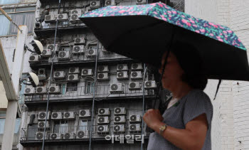 스펀지처럼 물 먹은 한반도…습한 열기에 잠 못드는 밤 늘었다