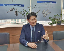 엘앤케이바이오 “척추 임플란트 글로벌 유통 계약 수정…다른 글로벌 기업과도 논의 동시 진행”