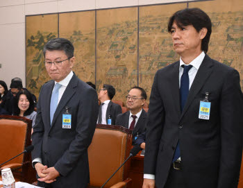 국회서 고개 숙인 정몽규·홍명보..."기대에 보답 못해 책임 통감"