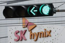 억대 성과급 거저 아니네…SK하닉 파격 채용에 들썩