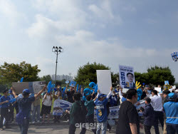 "당대표는 김민석" "아니다, 정청래"…첫 순회경선 응원전 '치열'[르포]