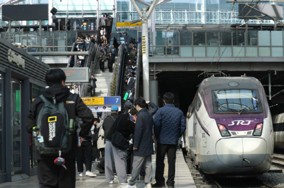 공정위, 코레일-SR 기업결합 승인…“KTX 운임 10% 내리고 좌석↑”