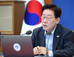 李대통령 “부동산 소득 세금 거의 안 내…근로소득과 형평 안 맞아”