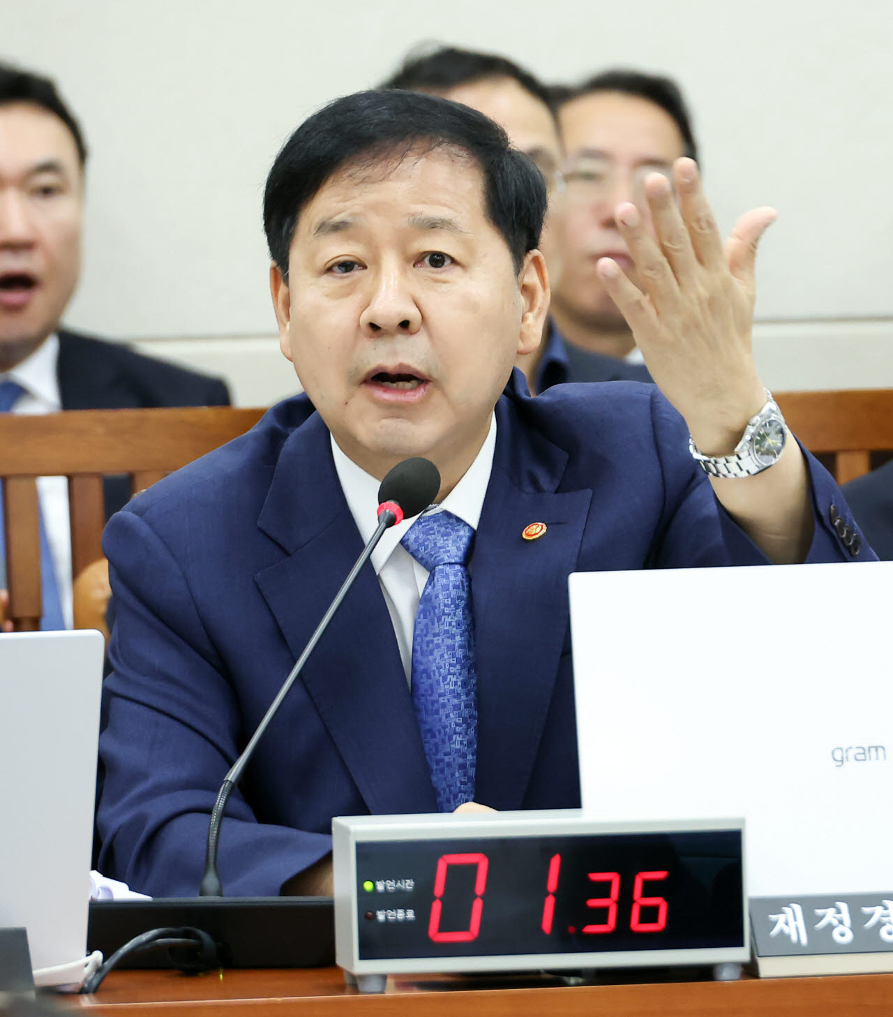 "한국 투자 부적격" 외신 혹평에 구윤철 "전례 없는 성과 시현"