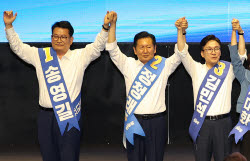 ‘金의 웃음도 鄭의 울상도 잠시’…최대 승부처, 호남·수도권만 남았다