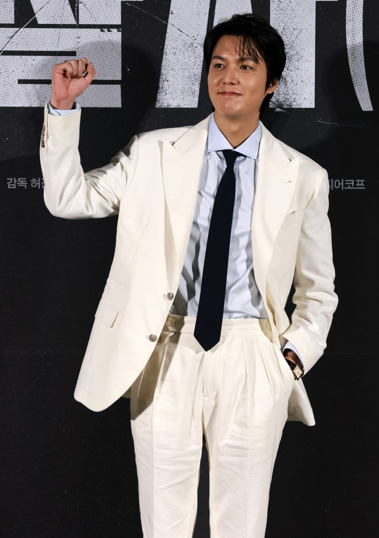이민호, 주먹 불끈                                                                                                                                                                                 