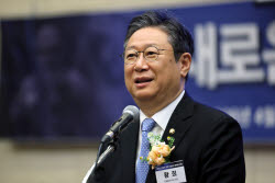 "폐버스 청년주택으로" 황희, 비난 쏟아지자 공식 사과