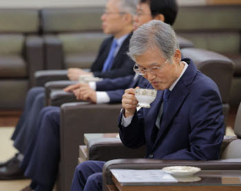 [단독] 또 탄핵 만지작 與...尹정부 탄핵 31개 발의 ·인용 2개뿐