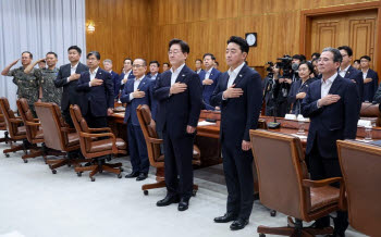 李 "광주 군공항 2년내 이전"…호남 반도체 '속도전'