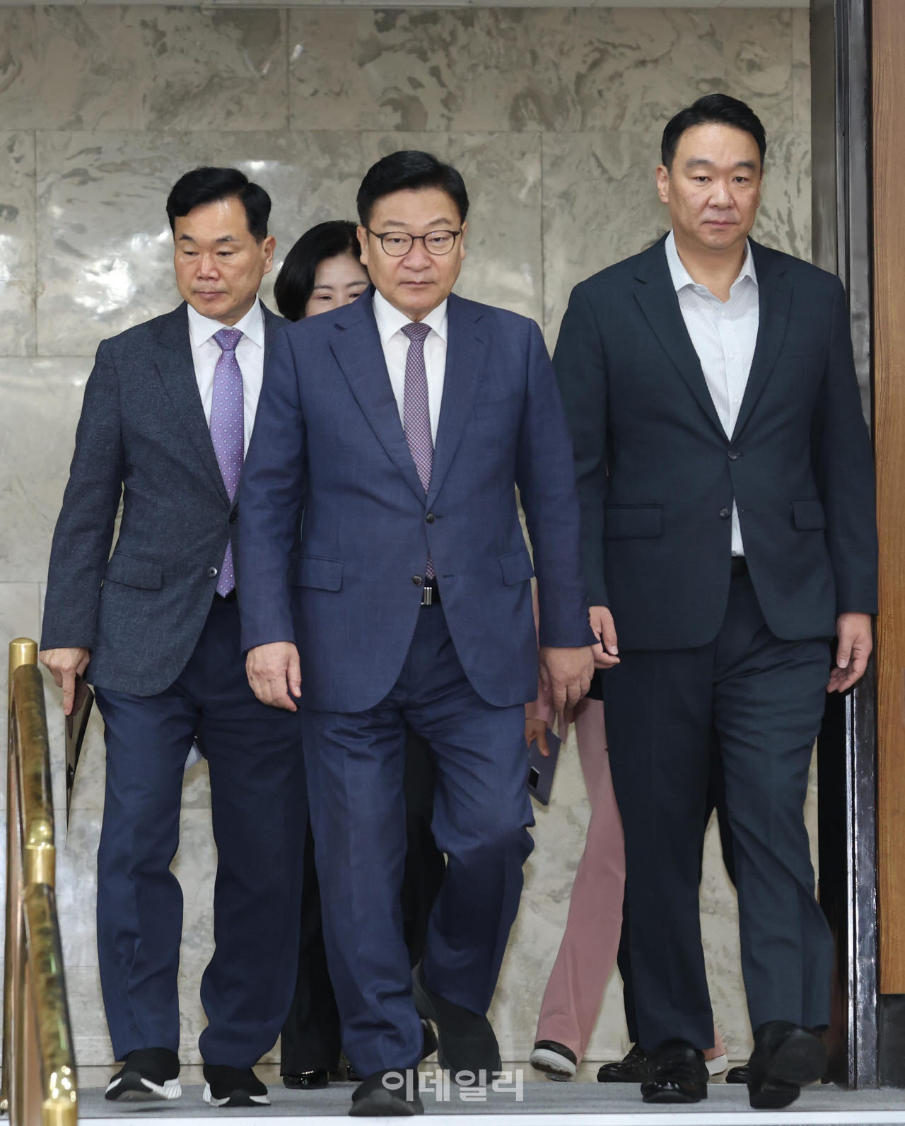 원내대책회의 참석하는 정점식 원내대표                                                                                                                                                             