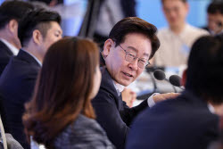 李 “부당감면 축소는 조세정상화”…가업상속공제 반발에 반박