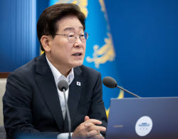 李 국정수행 긍정평가 44%…취임 후 첫 부정평가 역전[한국갤럽]