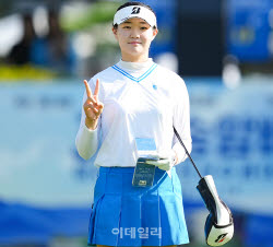 [포토]김수빈,첫 홀 미소 브이                                                                                                                                                                            
