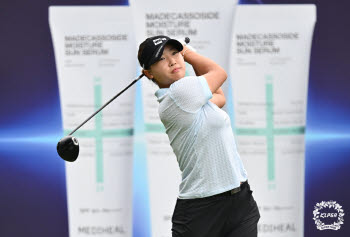 '신인 최초 4승 도전' 김민솔, 메디힐·한국일보 챔피언십 3R도 선두