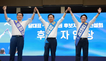 ‘누적 과반 ’ 김민석 굳히기 vs ‘수도권 우세’ 정청래 뒤집기 [오늘의 여의도]