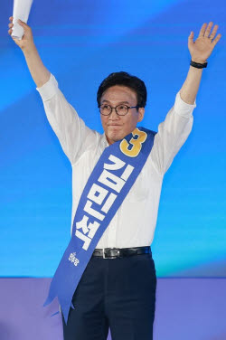 ‘호남·수도권 싹쓸이’ 김민석, 굳히기... 鄭에 누적 8.40%p 앞서(종합)