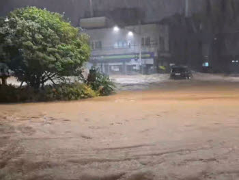 "출근하지 마세요"...거제 '물폭탄'에 긴급 공지