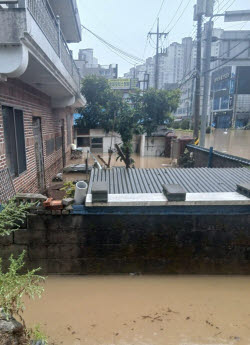 813㎜ 물폭탄에 1명 숨지고 159명 대피…남부지방 '초비상'