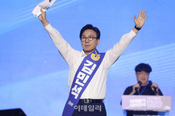 [속보]민주당 새 당대표에 김민석…득표율 54.08%