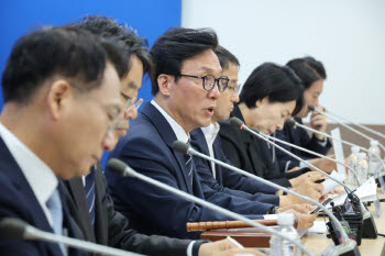 김민석 "조희대, 대법원장 아닌 법기술원장…당장 나가라"