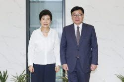 진통제 유세했던 박근혜, 정점식에 "보수 허물어져 못 견뎌"