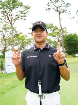 [포토] 최승빈, 여름방학 잘 보내고 왔습니다                                                                                                                                                              