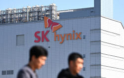 SK하이닉스, 40조 자사주 매입·소각…잉여현금 절반 이상 환원(종합)