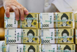 버려진 이불에 웬 돈다발이…가까스로 300만원 찾은 유족 사연