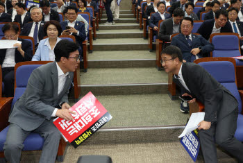 비거주 1주택자·청년 잡기 나선 與…野는 "세금폭탄" 또 맹공