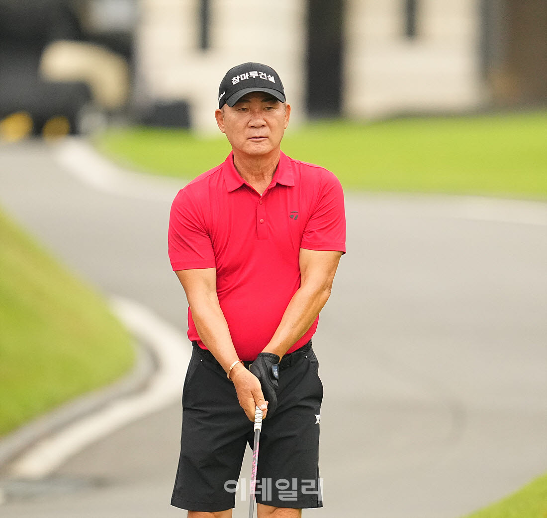 정환,첫 홀 공략을 생각하며                                                                                                                                                                        