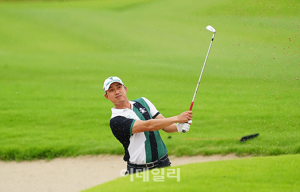  박은신의 벙커 탈출                                                                                                                                                                               