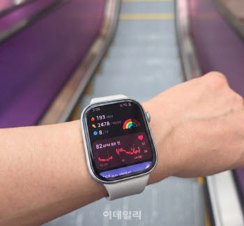 "5일 썼는데 배터리가 80%?"…10만원대 가성비 '레드미 워치6'[잇:써봐]