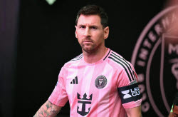 상대 선수 얼굴 때린 메시, MLS 벌금 징계 받아