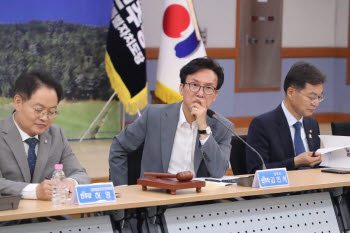 [속보] 김민석, “비거주 사유 폭넓게 인정해 사각지대 없어져야”