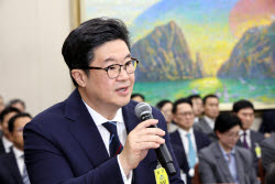 [단독]사재 담보로 홈플 위기 넘긴 김병주 회장, 500억 대출 조건 조정