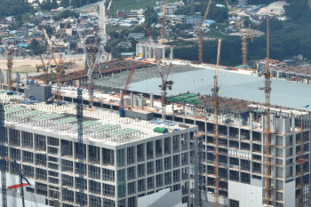 [단독]반도체·군공항 속도전…與, 메가프로젝트 '9대 입법과제' 추진