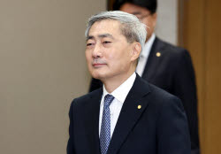 신현송 “원화 추가 강세 여지”…환율 1370원 후반대 하락 지속