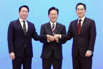 [단독]野 반발에…與, '메가특구법+RE100산단법' 통합 검토