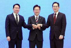 [단독]野 반발에…與, '메가특구법+RE100산단법' 통합 검토