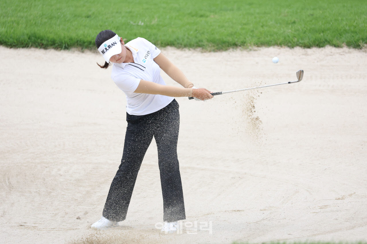 [포토]윤수아, 위기 탈출