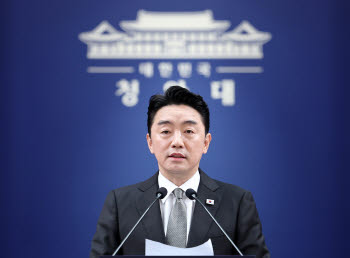 靑도 쇄신 나섰지만…‘몸통’ 김용범은 빠졌다