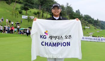 [포토]신다인, KG 레이디스 오픈 첫 디펜딩 챔피언