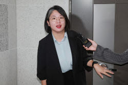 "11억씩 받아가더라!"...'의원 겸직' 용혜인 논란 후끈